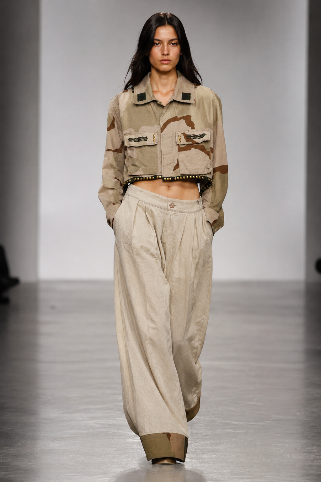 BROWN CAMO CROP TOP JACKET + CREAM WIDE LEG TROUSERS LINEN - SET - M