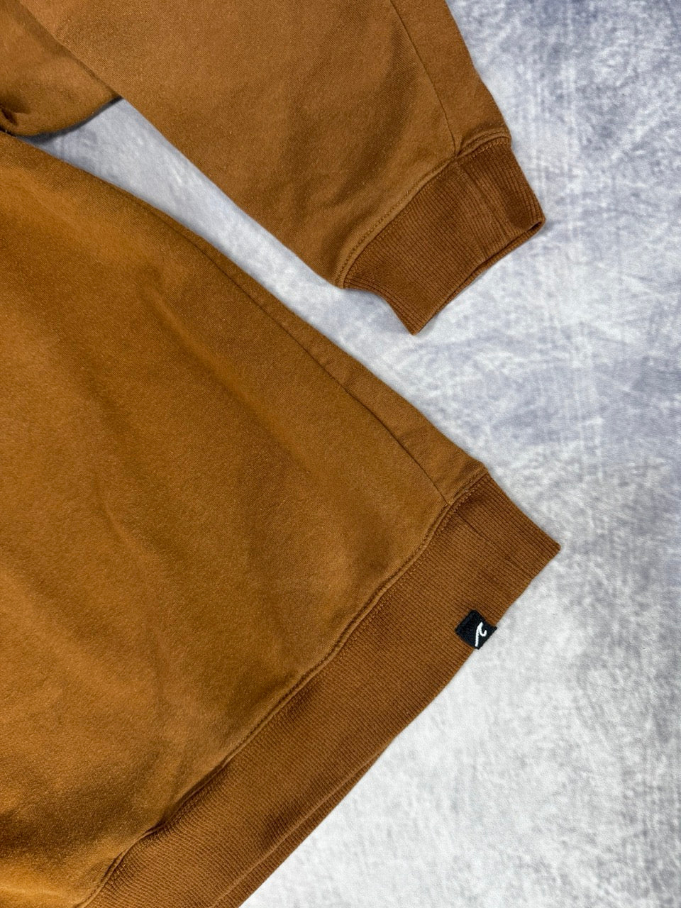 CHILL OUT -BROWN CREW NECK SWEATER - L