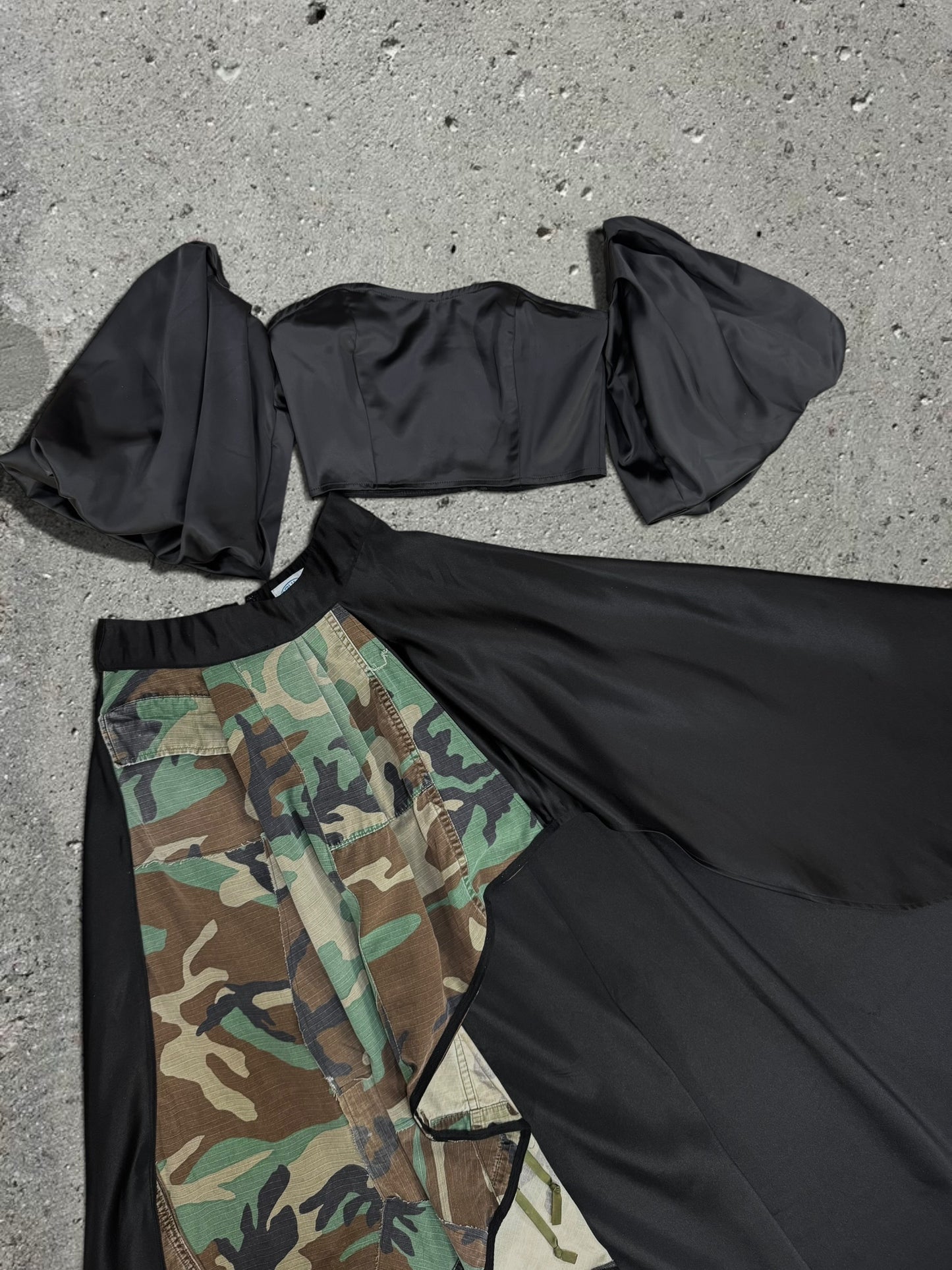 BLACK / CAMO MAXI SKIRT + BLACK CROP TOP - SET - XS