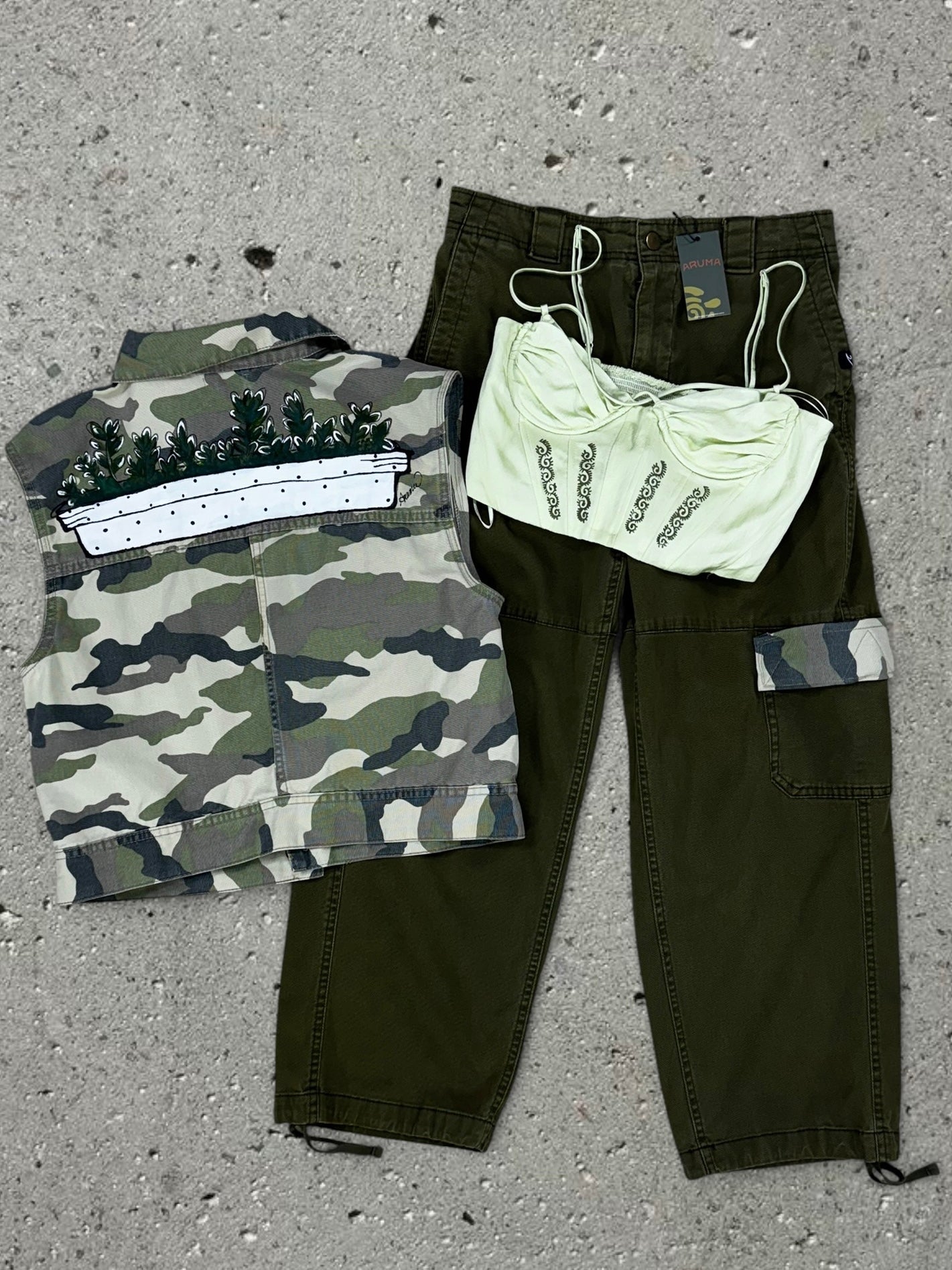 GREEN CAMO VEST + OLIVE GREEN PANTS + LIGHT GREEN TOP - SET - S