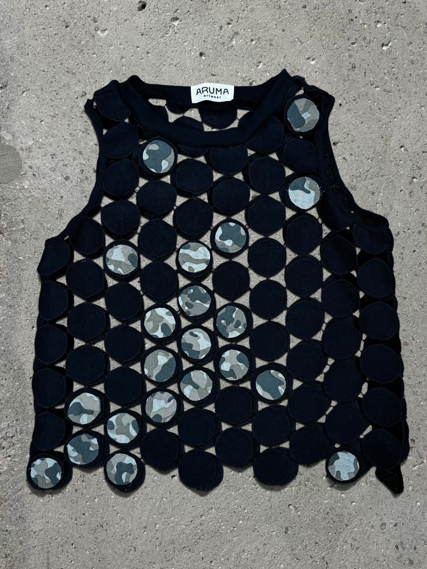 BLACK / GREEN CAMO CIRCLES TOP + BLACK PANTS - SET - M