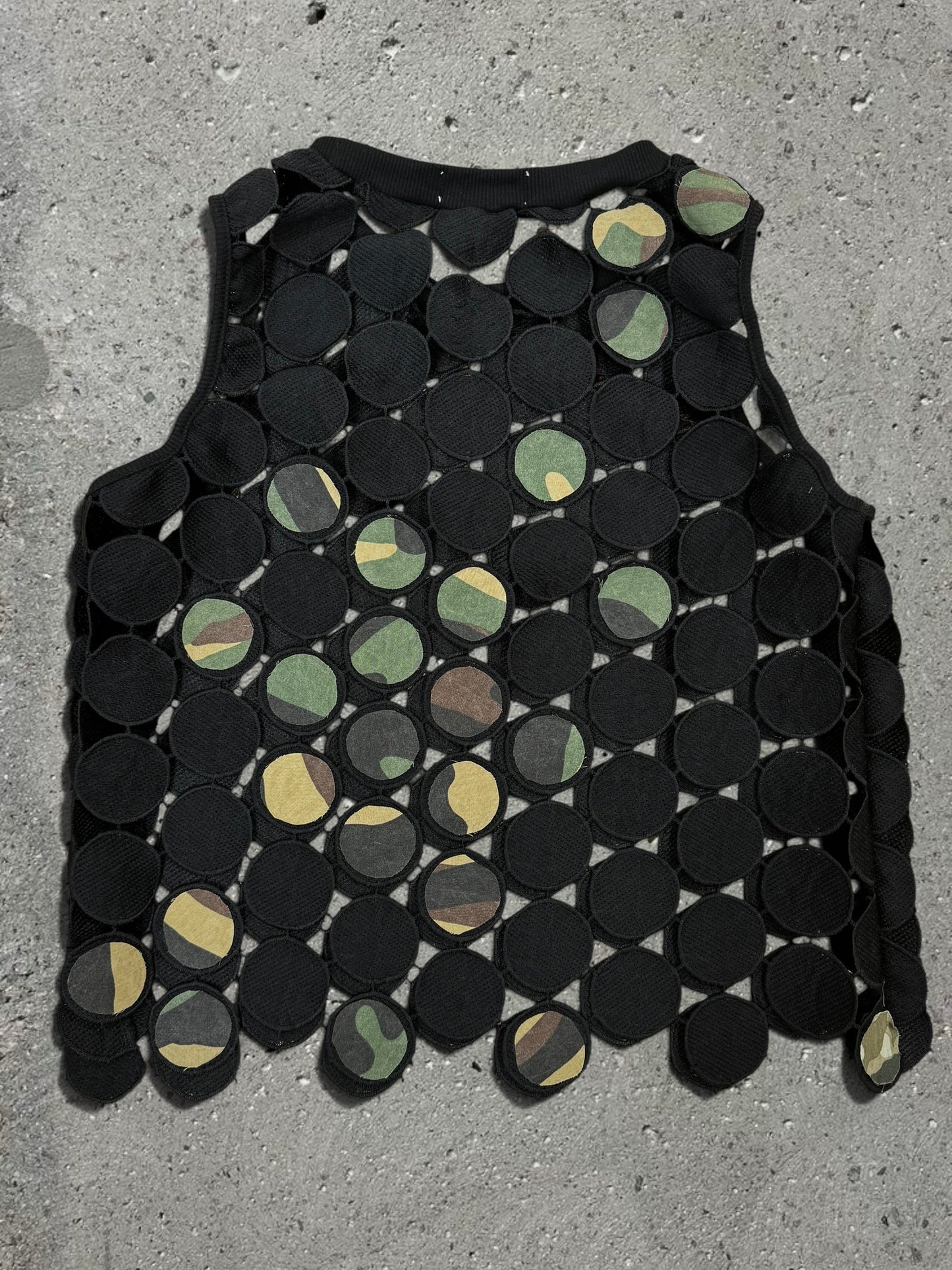BLACK / GREEN CAMO CIRCLES TOP + BLACK PANTS - SET - M