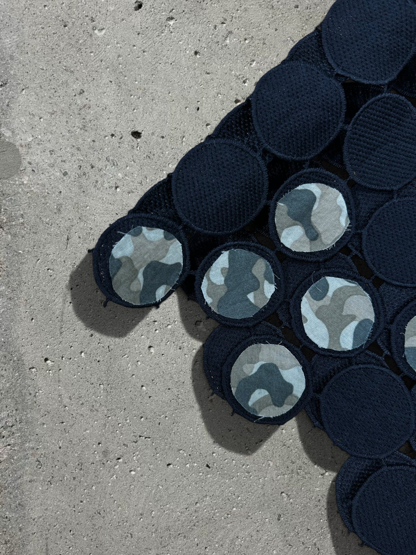 BLACK / GREEN CAMO CIRCLES TOP + BLACK PANTS - SET - M