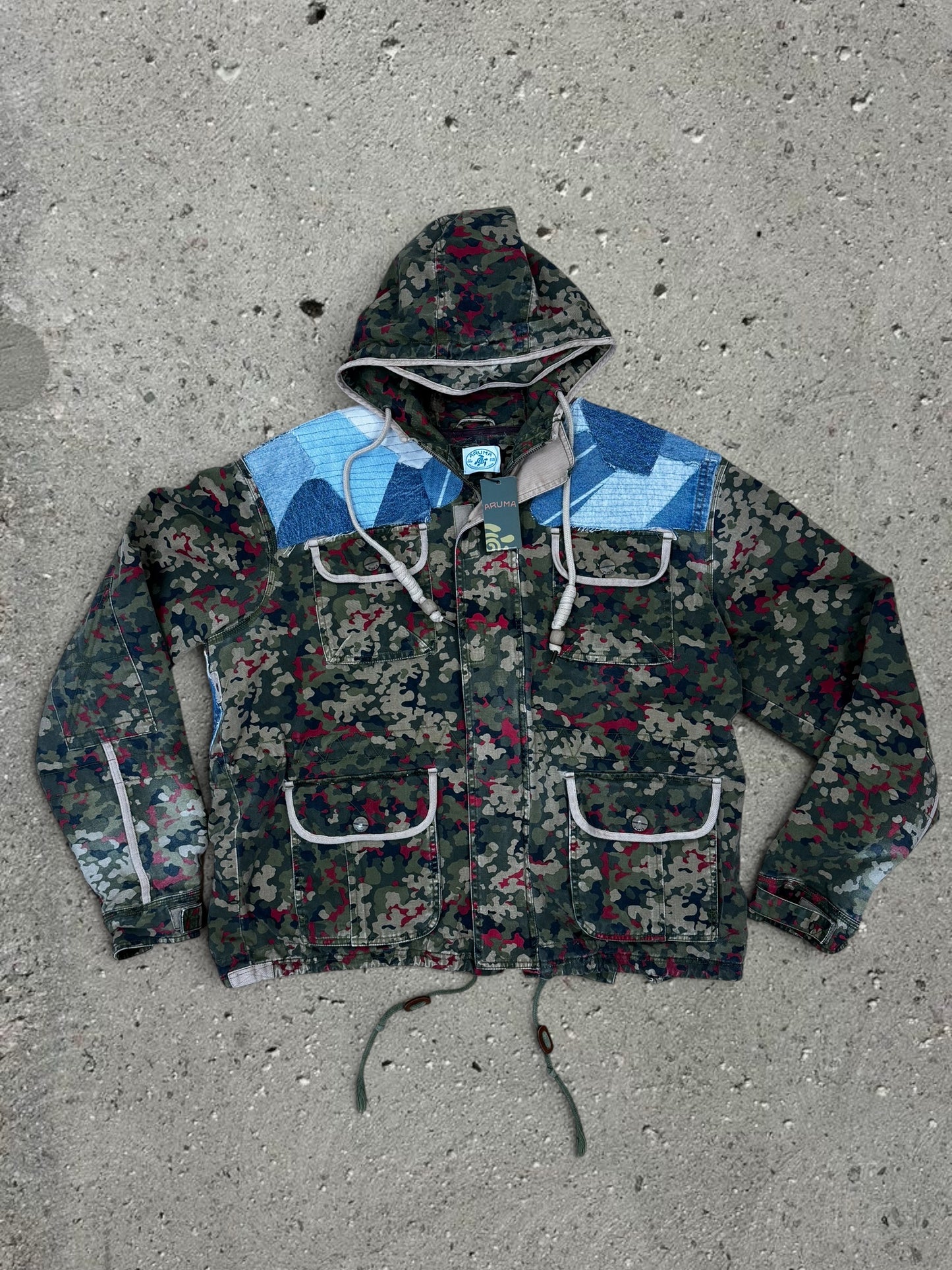 GREEN / RED CAMO DENIM PATCHES JACKET + WHITE SHIRT + CREAM SHORTS - SET - M