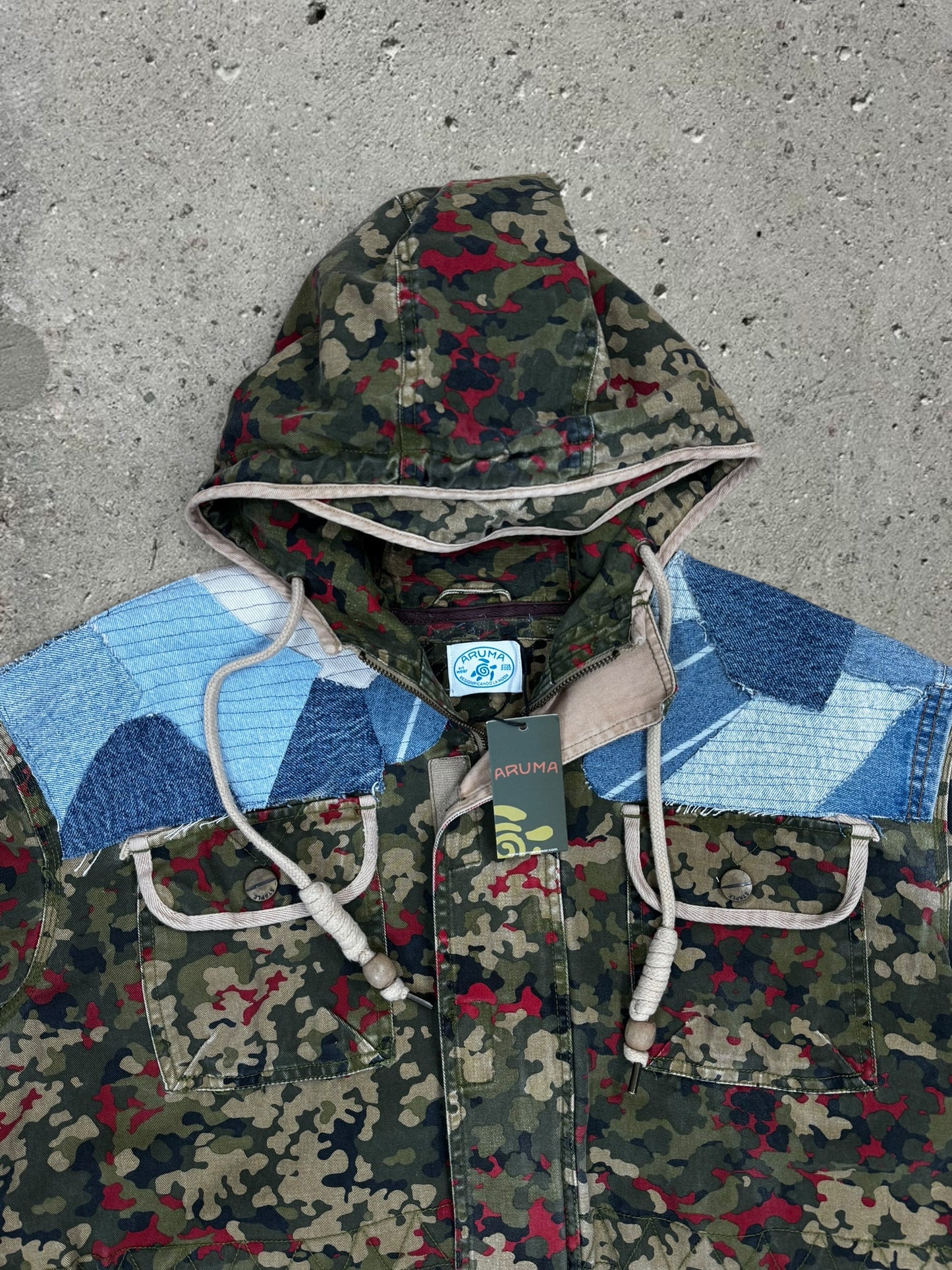 GREEN / RED CAMO DENIM PATCHES JACKET + WHITE SHIRT + CREAM SHORTS - SET - M