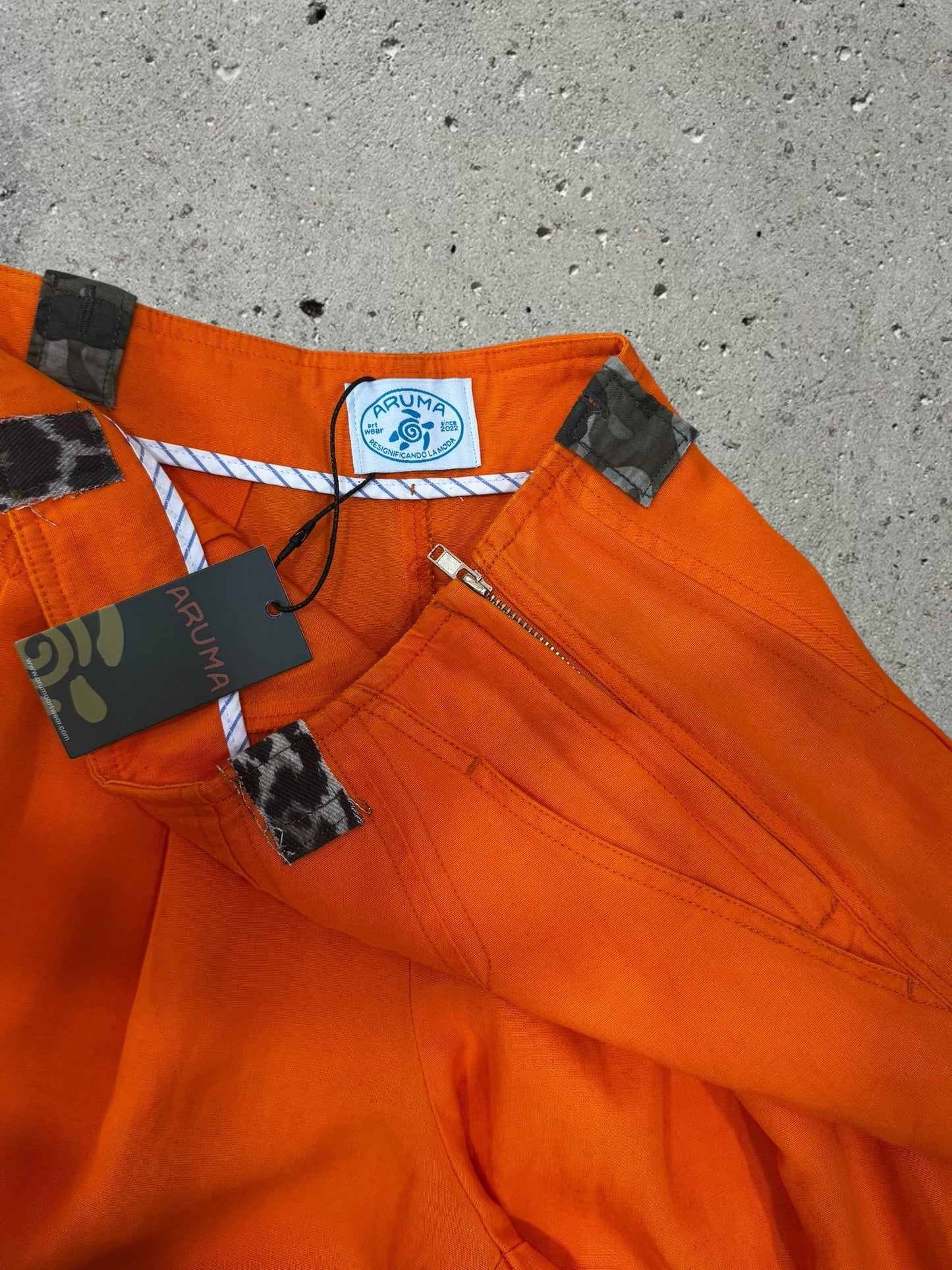 ORANGE WIDE LEG PANTS + OLIVE GREEN CROP TOP BALLON SLEEVE TOP - SET - XS/S