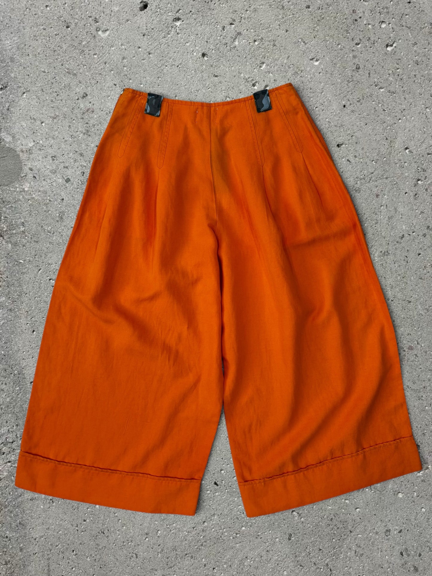 ORANGE WIDE LEG PANTS + OLIVE GREEN CROP TOP BALLON SLEEVE TOP - SET - XS/S