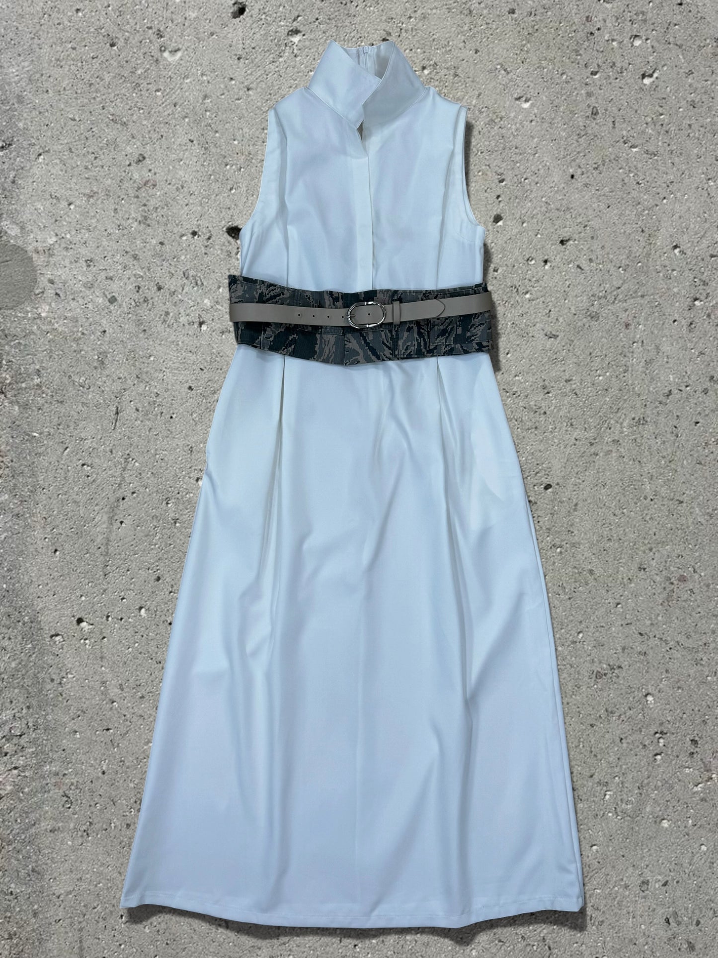 WHITE MAXI DRESS + GREY CAMO BELT + REMOVABLE BOW - SET - M