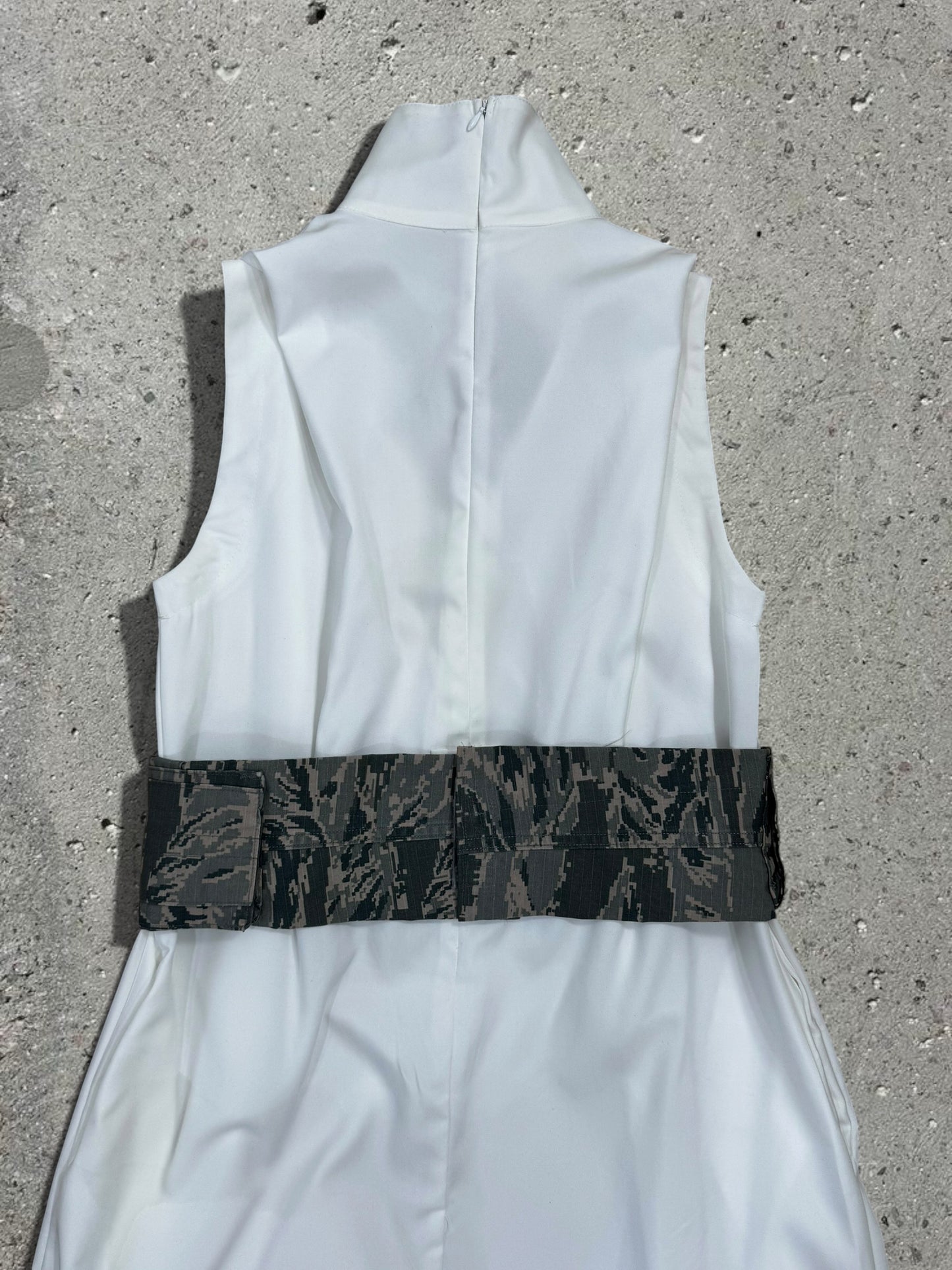 WHITE MAXI DRESS + GREY CAMO BELT + REMOVABLE BOW - SET - M