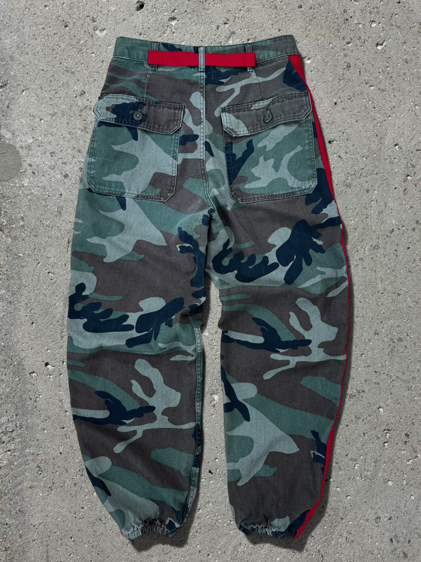 GREEN CAMO RED TRIM PANTS + WHITE CROP TOP REMOVABLE PEARLS - SET - S/M