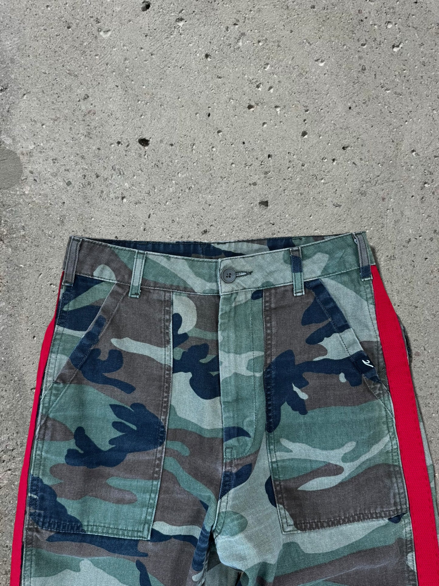 GREEN CAMO RED TRIM PANTS + WHITE CROP TOP REMOVABLE PEARLS - SET - S/M