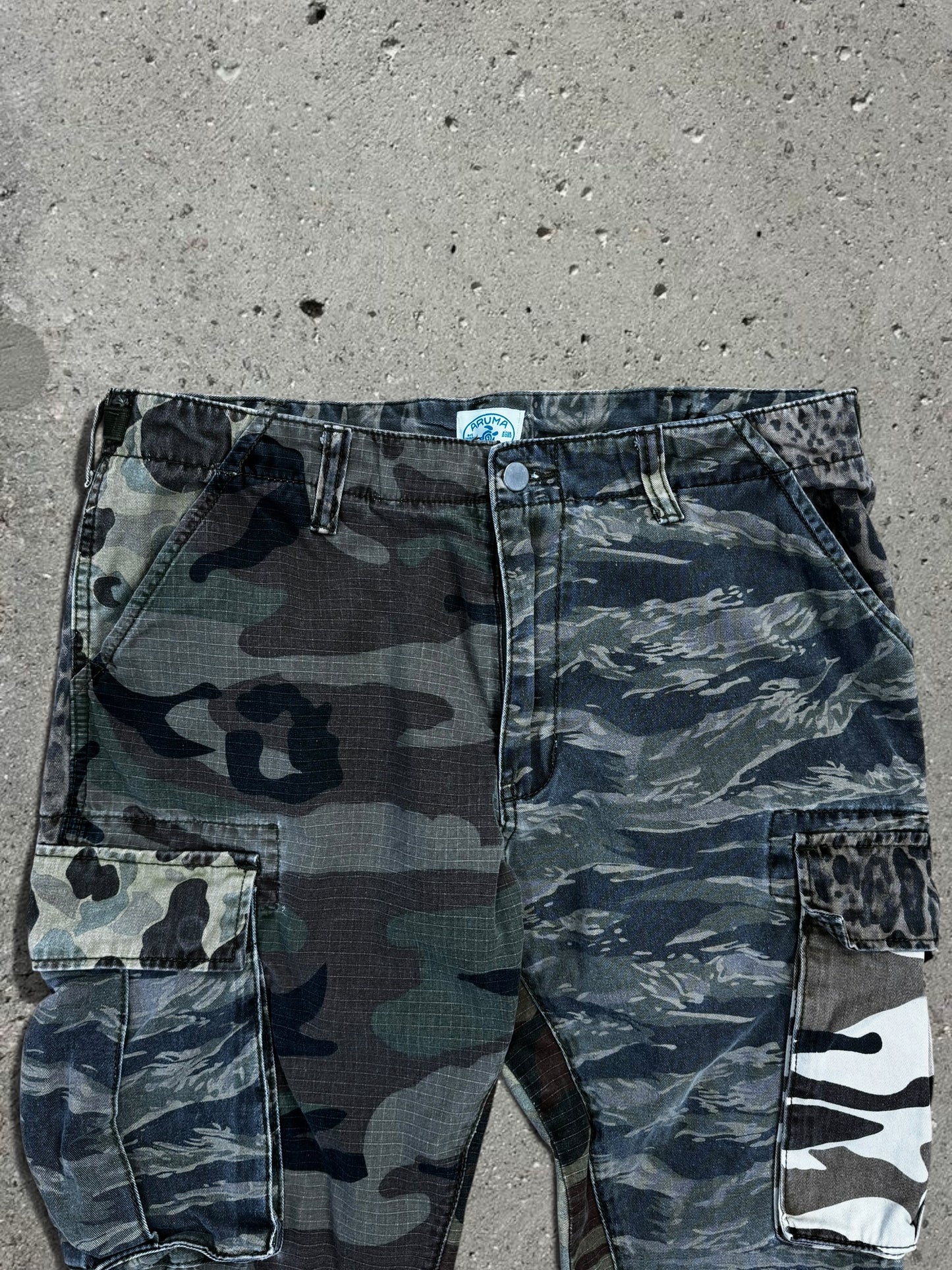 MULTIPATTERN CAMO ANIMAL PRINT PANTS + WHITE HOODIE SHIRT + GREEN SUEDE LEATHER VEST TOP - SET - M/L