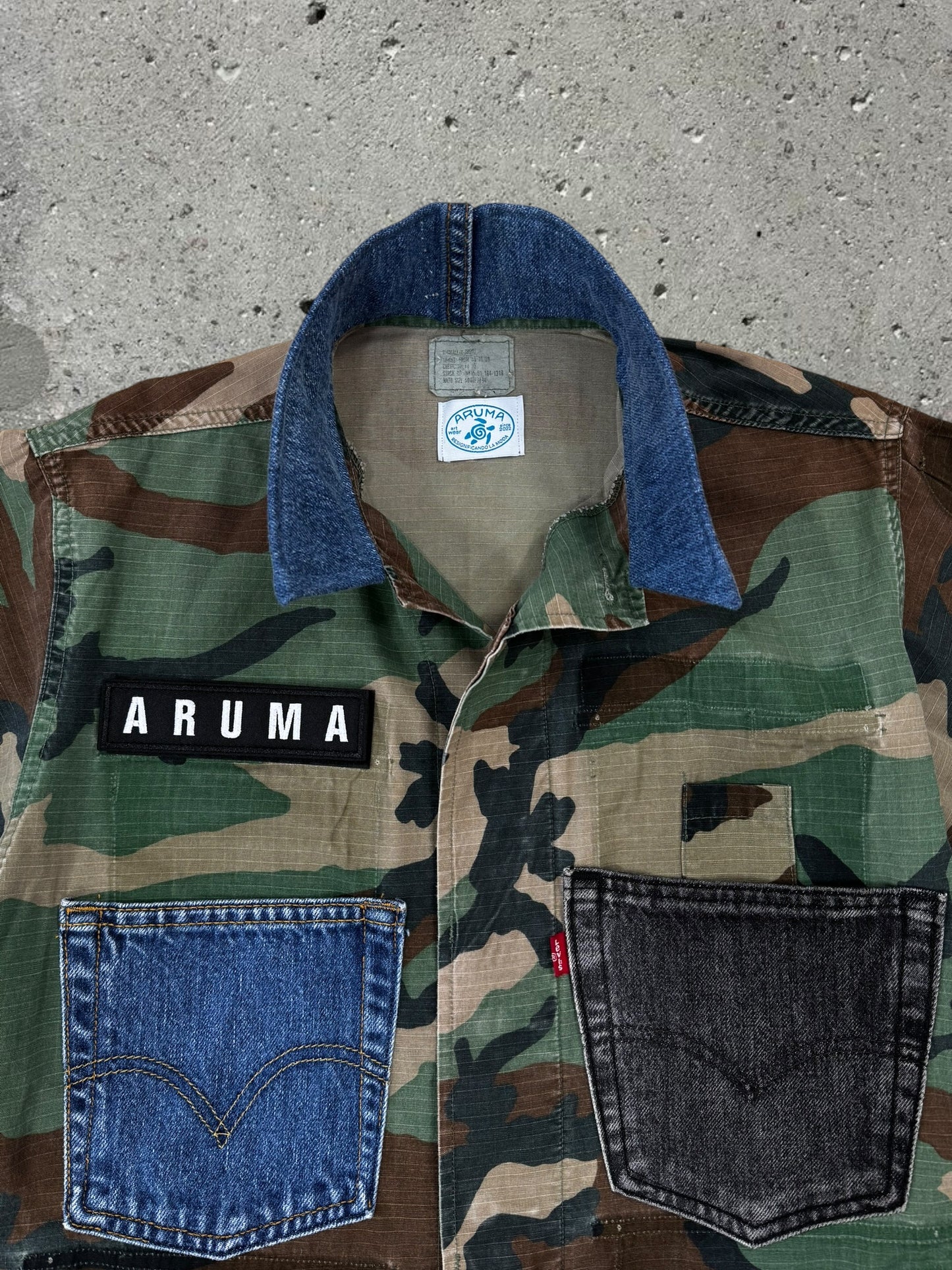 GREEN CAMO JACKET BLUE / BLACK DENIM POCKETS + BONE WHITE WIDE LEG TROUSERS - SET - S