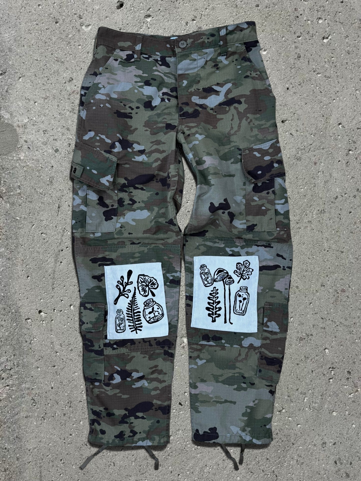 GREEN CAMO KNEE PATCH PANTS + CREAM KNIT SHIRT - SET - S/M