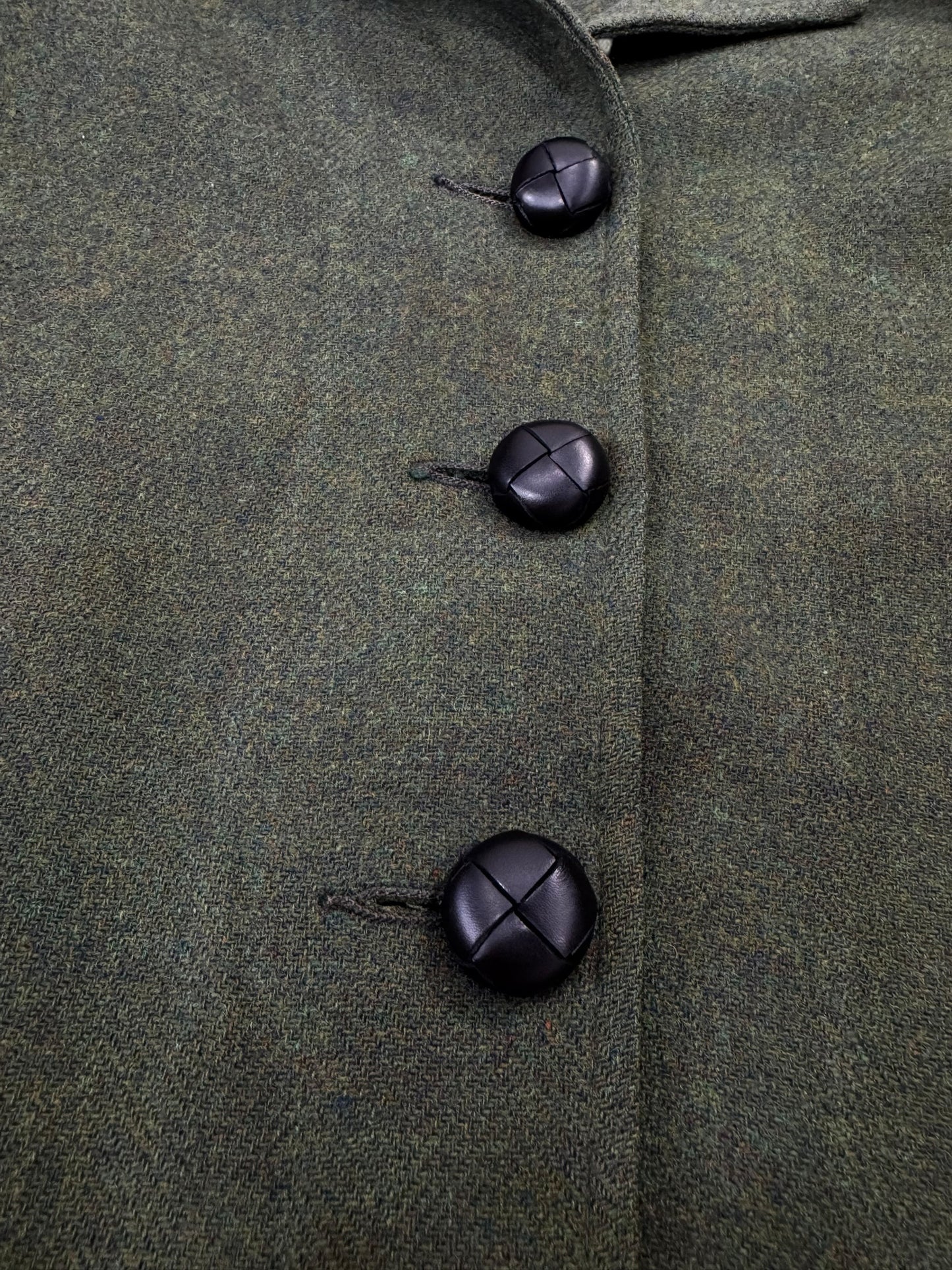 GREEN CUTOUT WOOL VEST + BLACK LACE TOP + BLACK SHORTS - SET - M