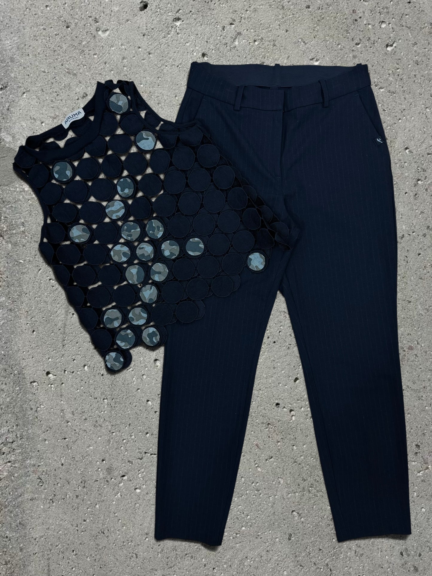BLACK / GREEN CAMO CIRCLES TOP + BLACK PANTS - SET - M