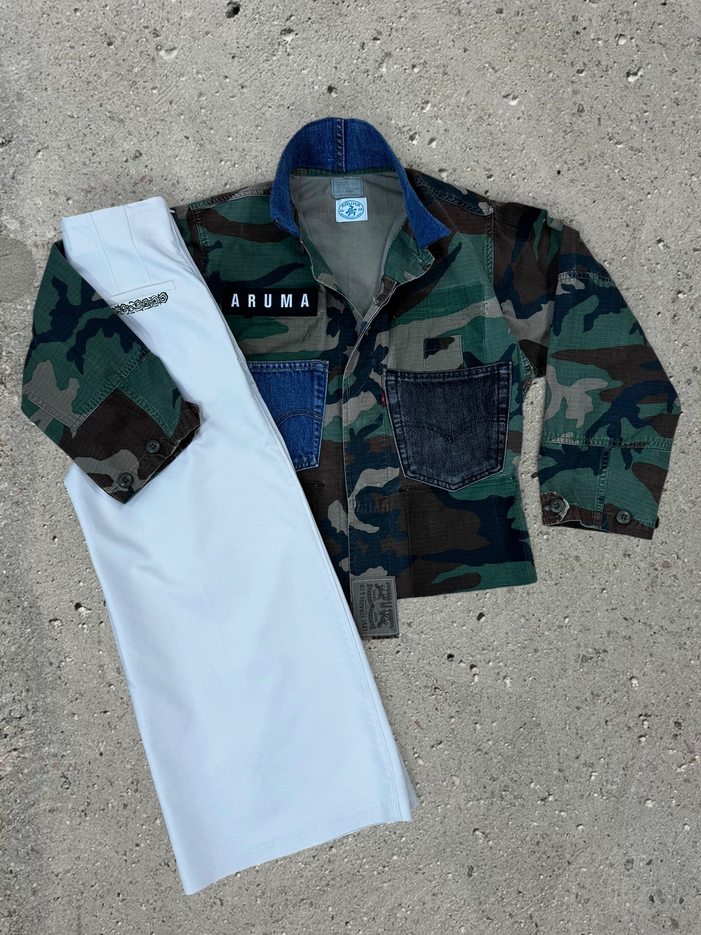 GREEN CAMO JACKET BLUE / BLACK DENIM POCKETS + BONE WHITE WIDE LEG TROUSERS - SET - S