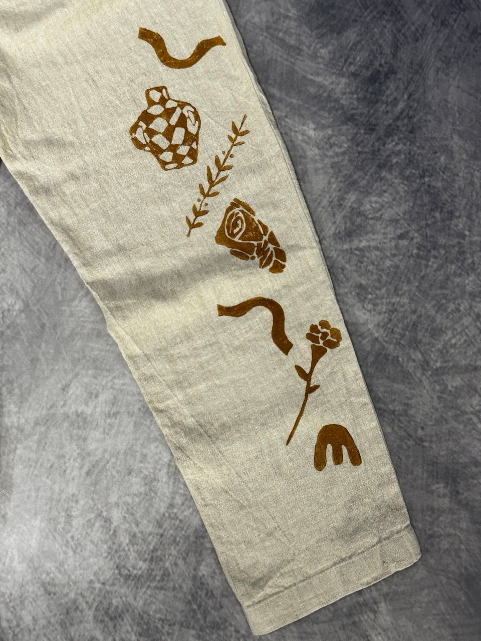 BEIGE LINEN TROUSERS - ONE LEG PATTERN - M