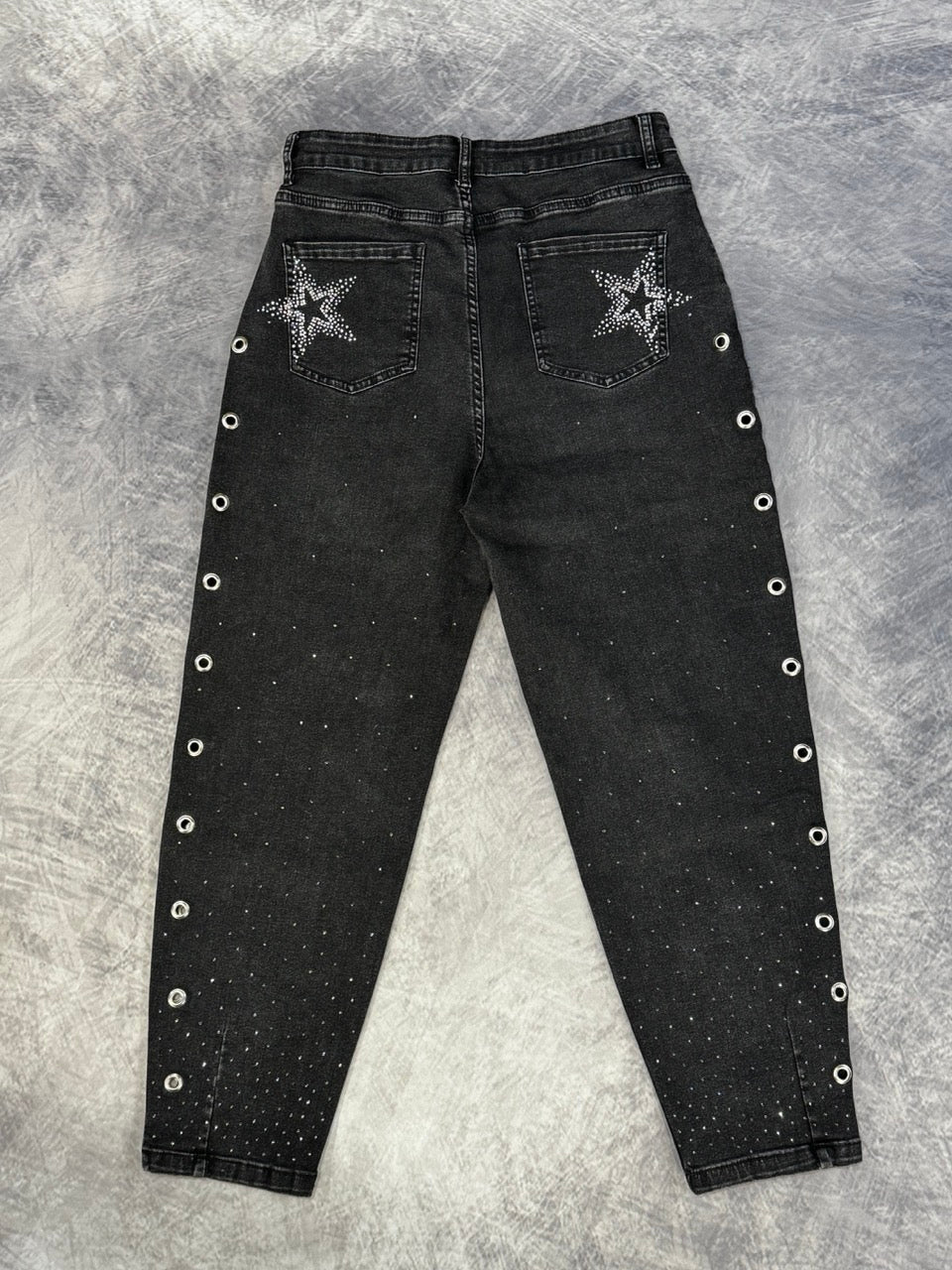 MOM BLACK JEAN - HEAT-SET  RHINESTONES - GROMMET DETAILING - M