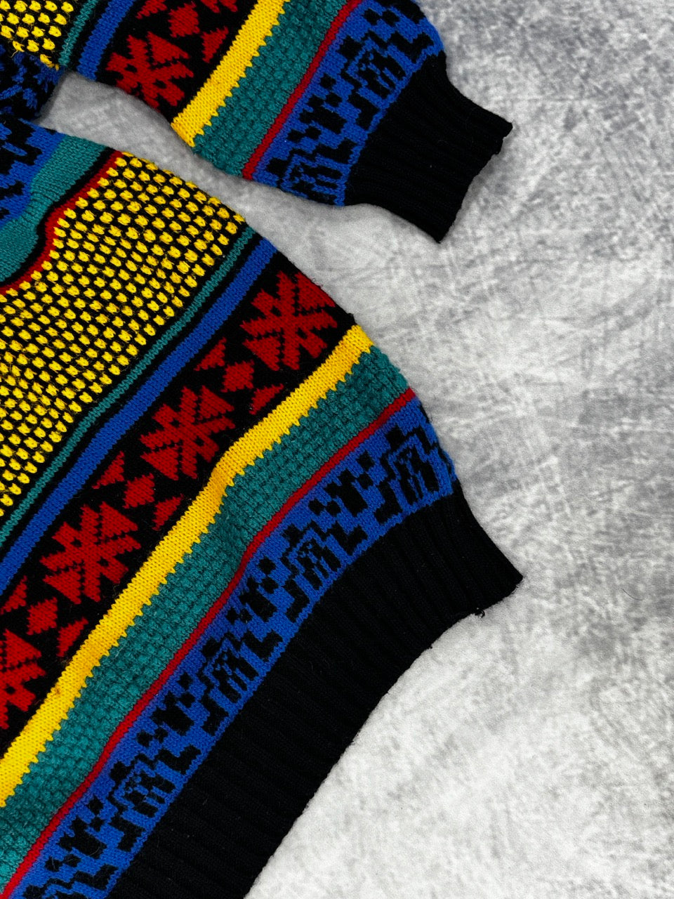 1990S MULTICOLOR KNIT SWEATER - L