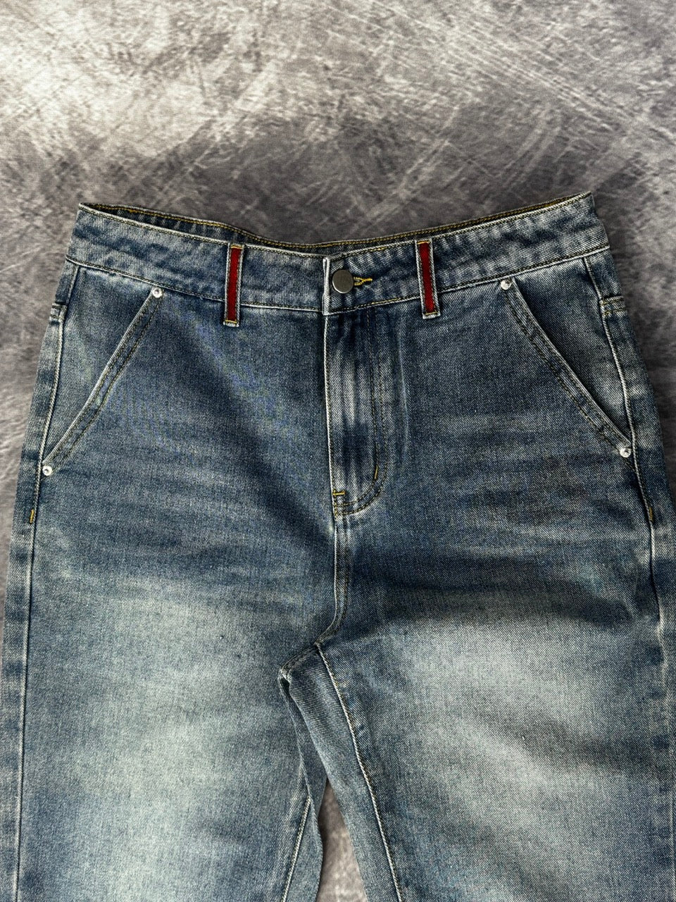 HEART EMBROIDERED JEANS - M