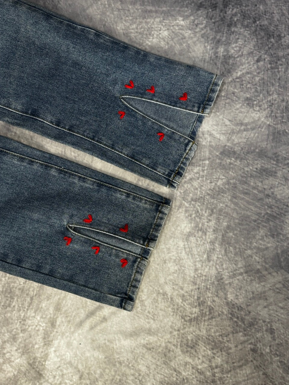 HEART EMBROIDERED JEANS - M