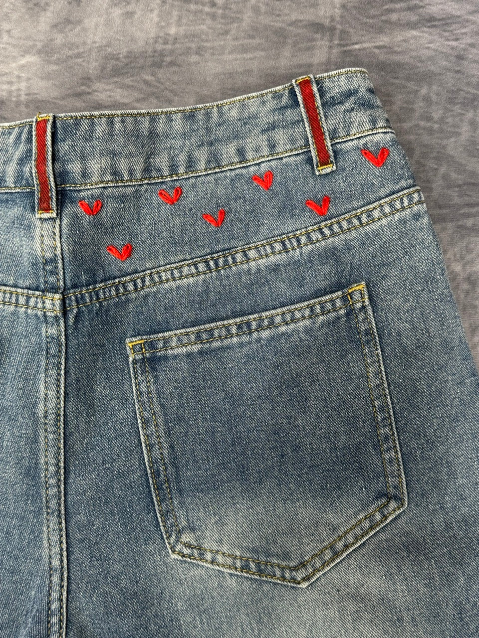 HEART EMBROIDERED JEANS - M