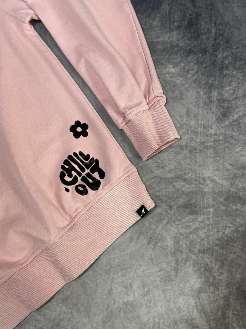CHILL OUT PINK SWEATER - M